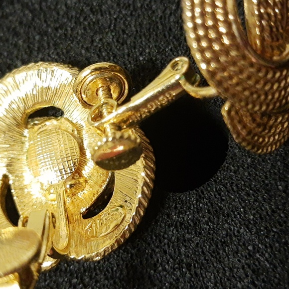 Napier Gold Tone Large Knot Clip-On Earrings VTG - Picture 13 of 16